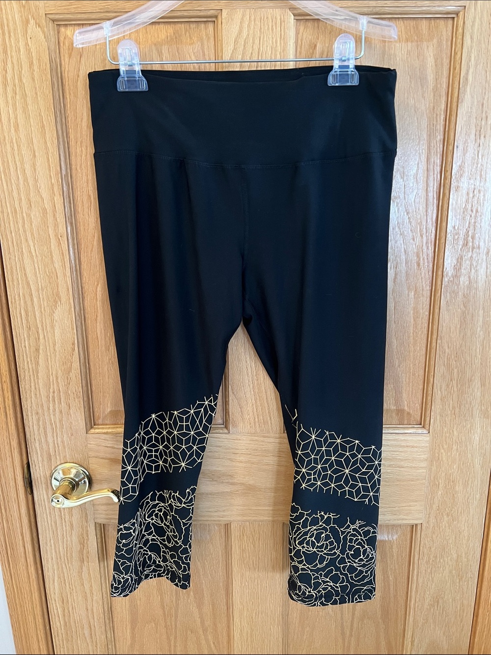Black Gold Print Capris Pants by RBX